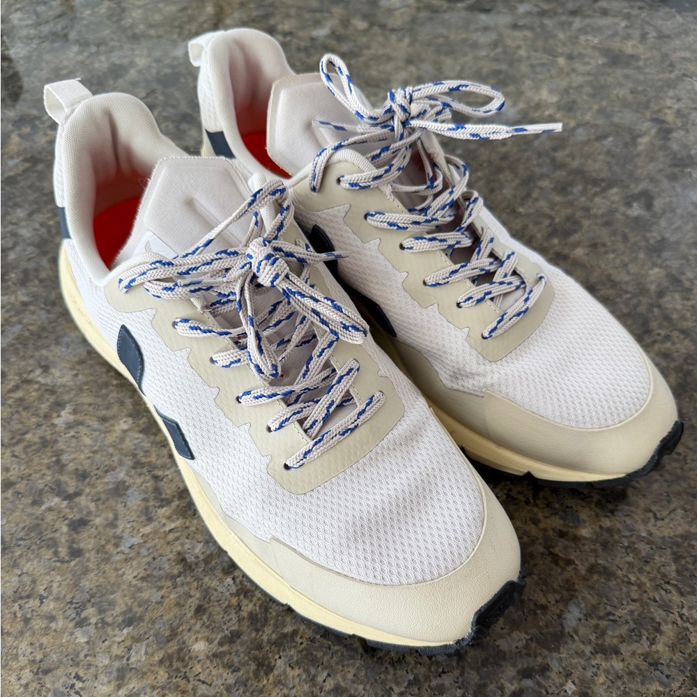 Veja Alveomesh Sneakers